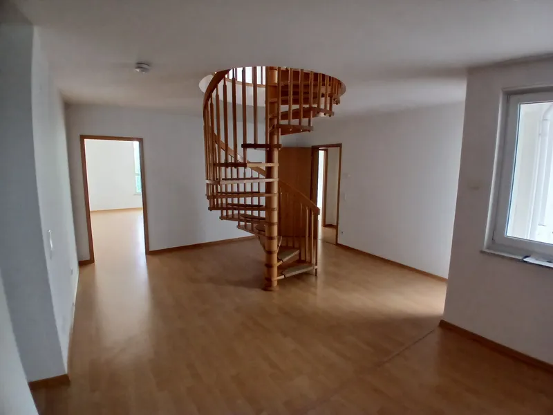 Urbanes Wohnen mit Flair – Helle Wohnung mit Balkon im Herzen der Stadt — photo 1